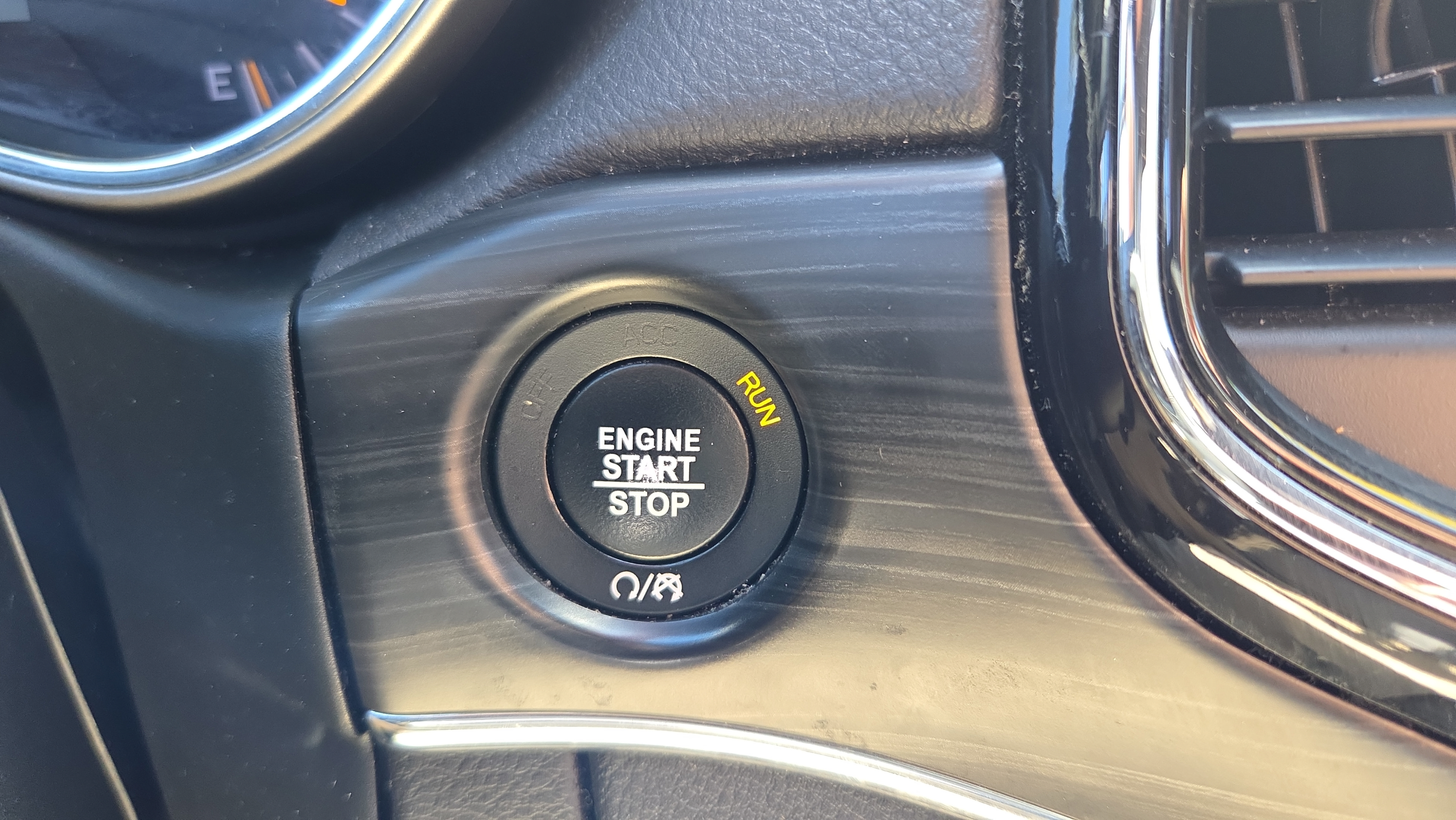 Used 2020 Jeep Grand Cherokee Limited AWD/4WD image 29