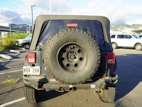 Used 2017 Jeep Wrangler Unlimited Rubicon w/ Connectivity Group image 25