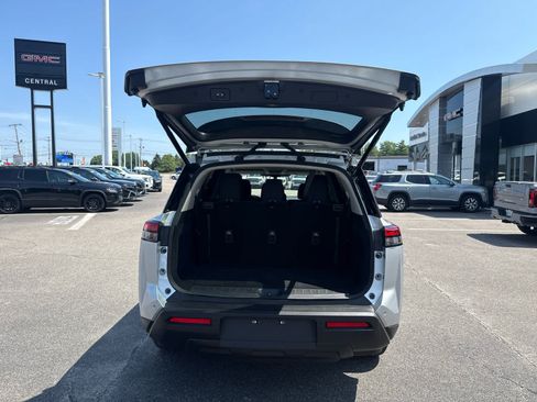 Used 2025 Nissan Pathfinder SV AWD/4WD image 11