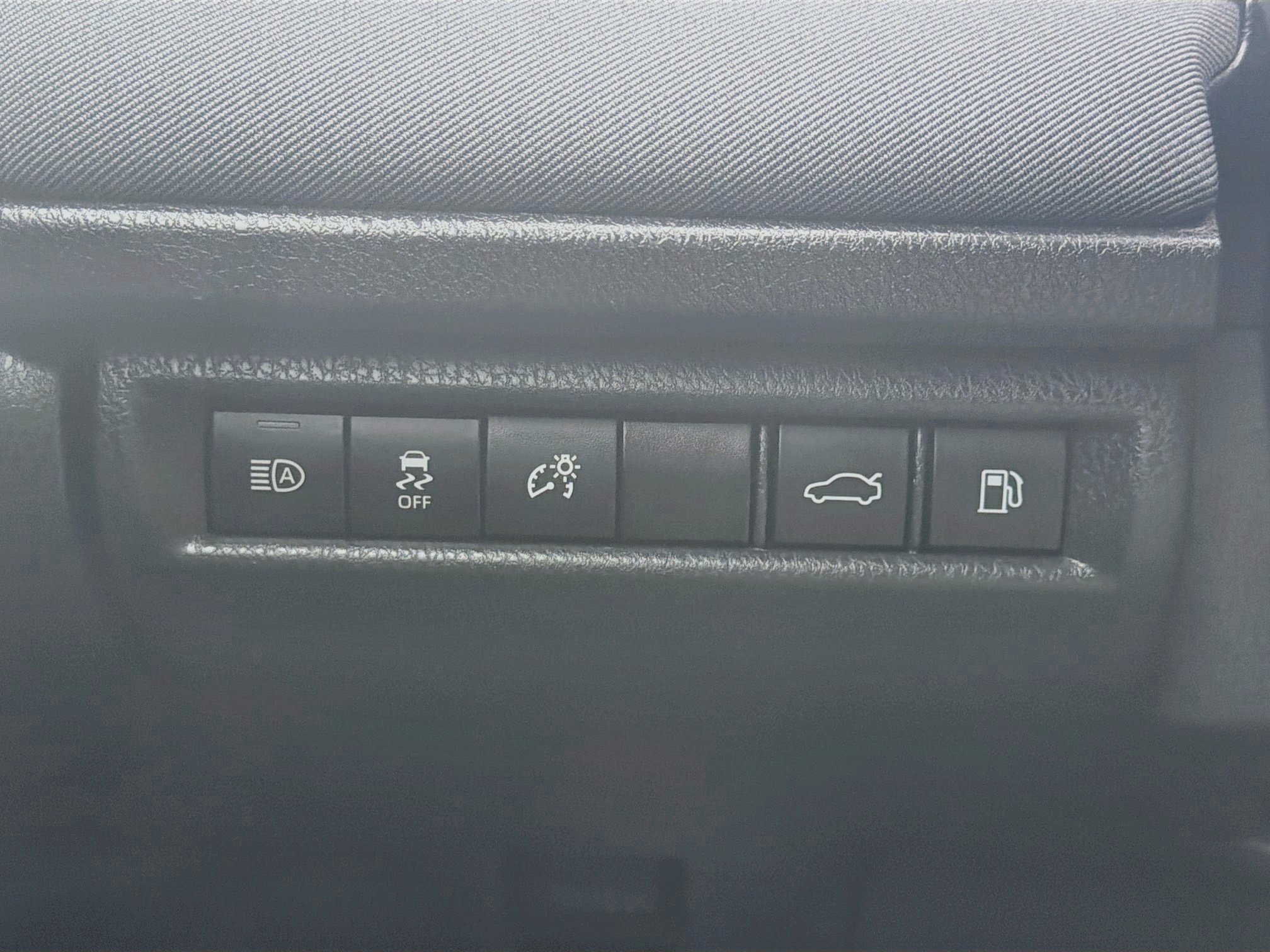 Used 2025 Toyota Camry LE FWD image 17