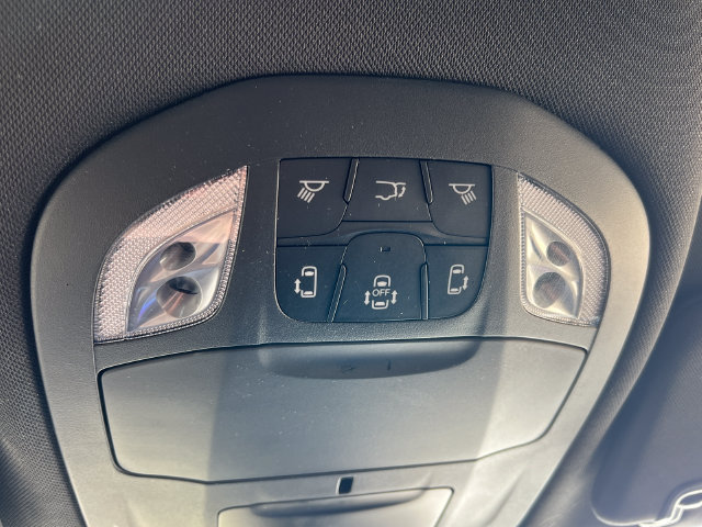 Used 2025 Chrysler Pacifica Select FWD image 31