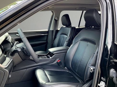Used 2023 Jeep Grand Cherokee Limited AWD/4WD image 22
