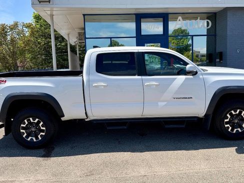 Used 2017 Toyota Tacoma TRD Off-Road w/ Tow Package AWD/4WD image 2