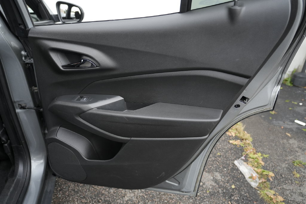 Used 2025 Chevrolet Trax RS w/ Driver Confidence Package FWD image 36