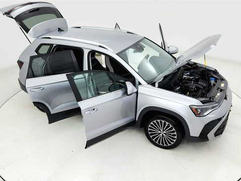 Used 2025 Volkswagen Taos SE FWD image 24