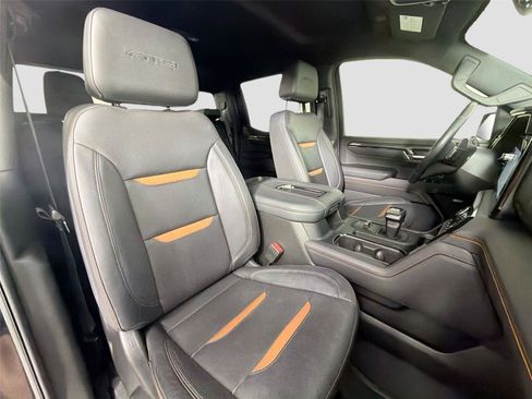Used 2022 GMC Sierra 1500 AT4 w/ Technology Package AWD/4WD image 26