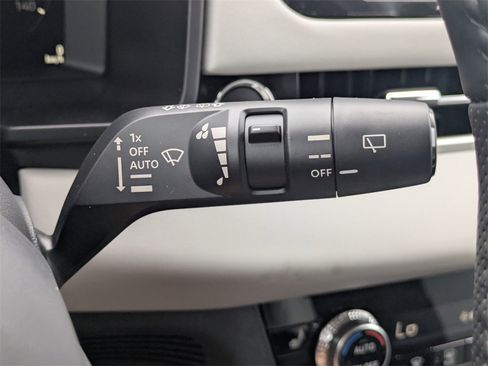 New 2025 Mitsubishi Outlander SE image 30