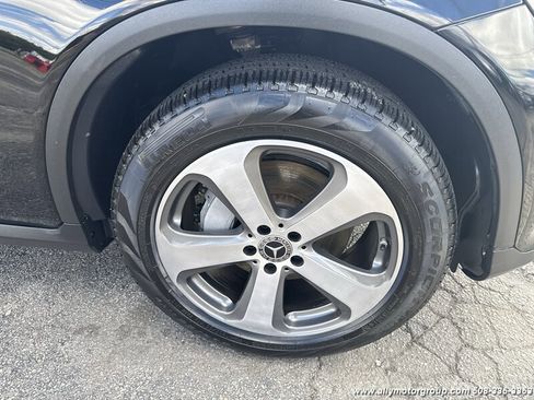 Used 2019 Mercedes-Benz GLC 300 4MATIC image 12
