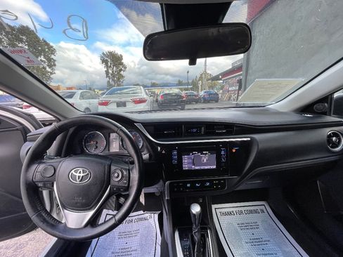Used 2018 Toyota Corolla SE w/ Carpet Mat Package (TMS) FWD image 11