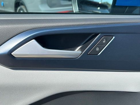 Certified 2023 Volkswagen Taos SE image 19