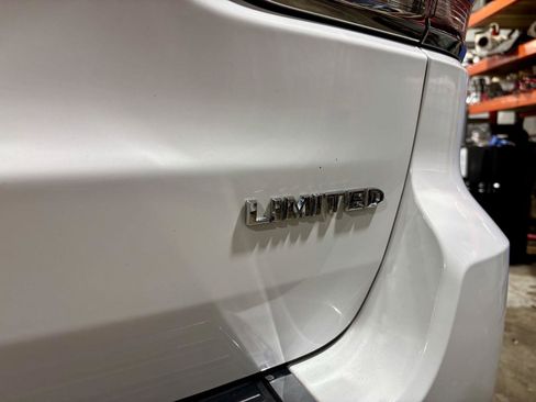 Used 2017 Jeep Grand Cherokee Limited image 25