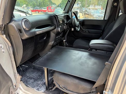 Used 2014 Jeep Wrangler Unlimited Sport AWD/4WD image 9