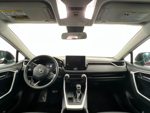 Used 2025 Toyota RAV4 XLE AWD/4WD image 8