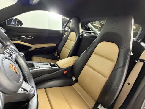 Used 2018 Porsche 718 Cayman RWD image 8