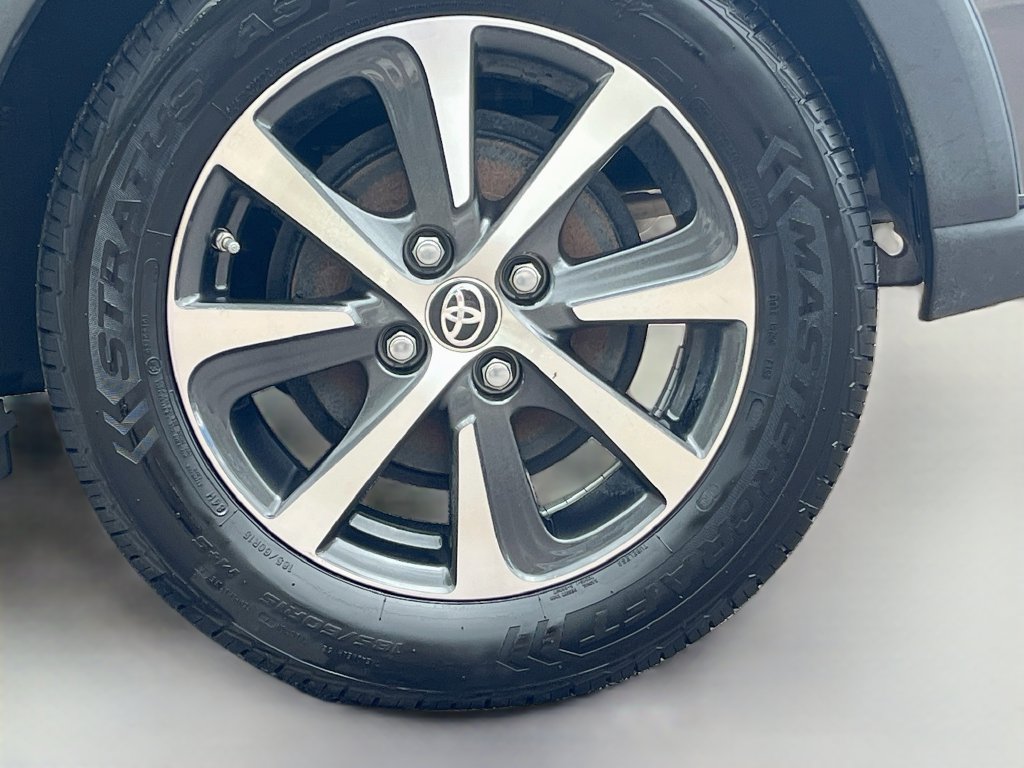 Used 2018 Toyota Prius C Two FWD image 28
