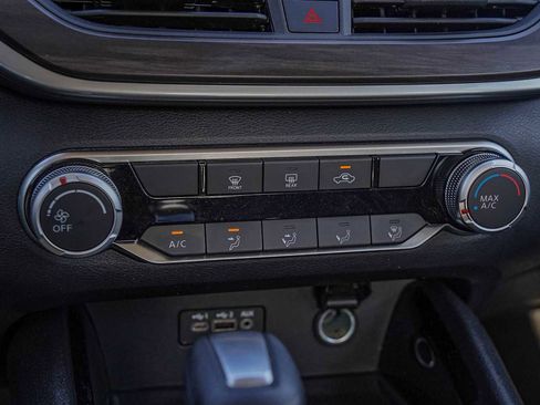 Used 2024 Nissan Altima 2.5 SV image 19