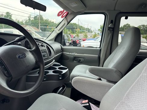 Used 2006 Ford E-350 and Econoline 350 XLT RWD image 14