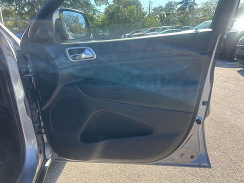 Used 2021 Jeep Grand Cherokee Laredo image 25