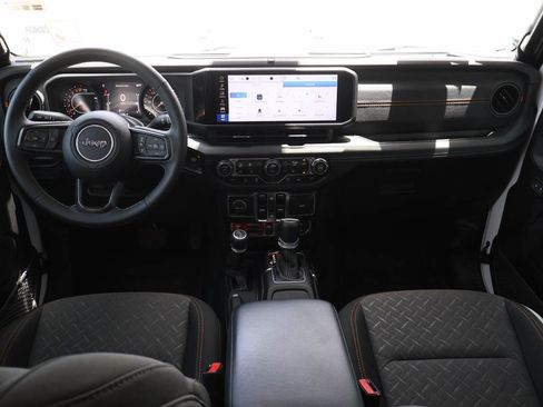 Used 2025 Jeep Gladiator Mojave w/ Safety Group AWD/4WD image 11