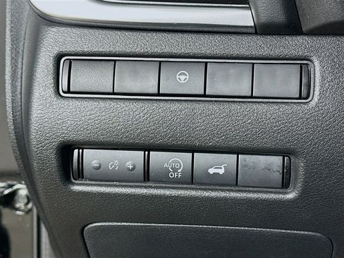 Used 2024 Nissan Rogue SV image 17