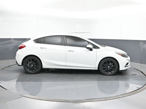 Used 2018 Chevrolet Cruze LT w/ Sun And Sound Package image 6