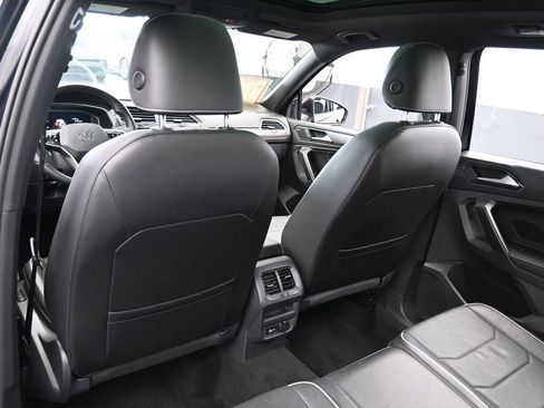 Used 2022 Volkswagen Tiguan SEL R-Line image 36