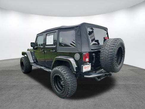 Used 2016 Jeep Wrangler Unlimited Sahara w/ Connectivity Group AWD/4WD image 22