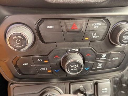 Used 2021 Jeep Renegade Latitude AWD/4WD image 20
