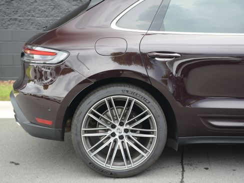 Certified 2026 Porsche Macan AWD/4WD image 40