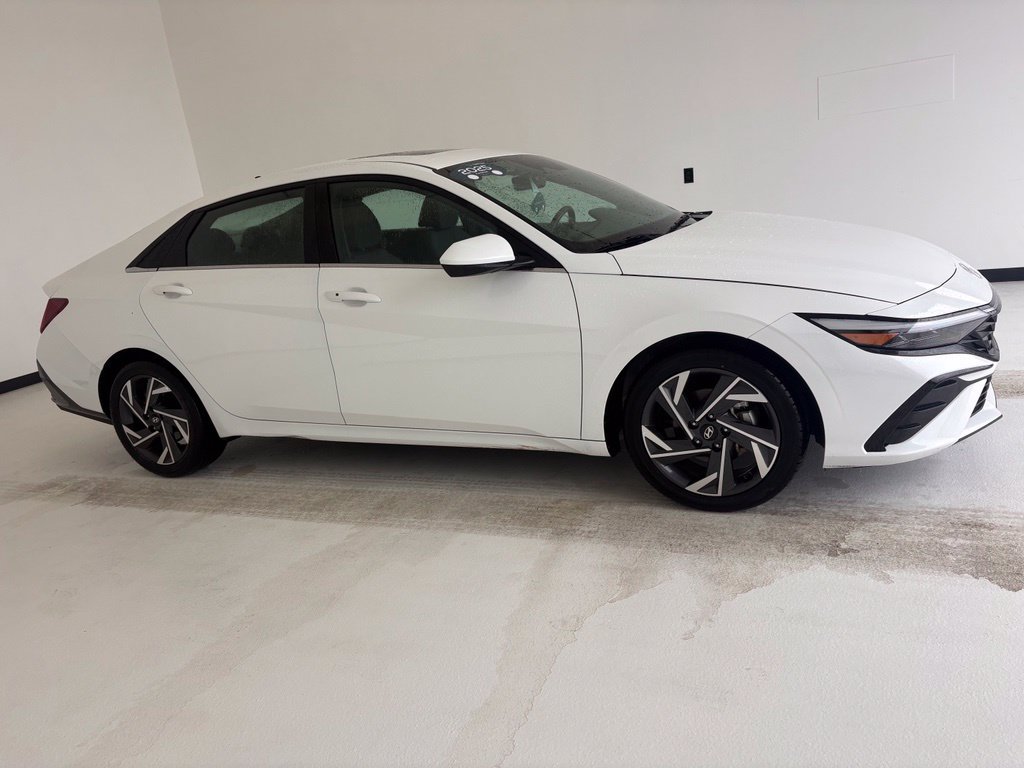 Used 2025 Hyundai Elantra SEL FWD image 1
