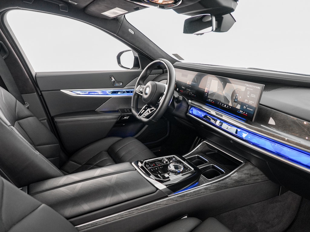 Used 2024 BMW 760i xDrive AWD/4WD image 31