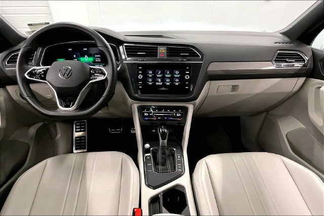 Used 2022 Volkswagen Tiguan SE R-Line FWD image 17