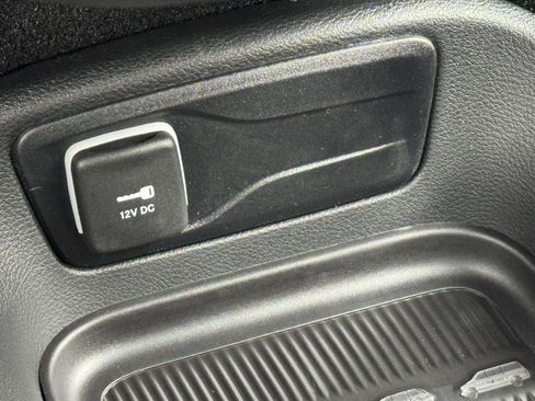 New 2026 Chrysler Pacifica Select FWD image 11