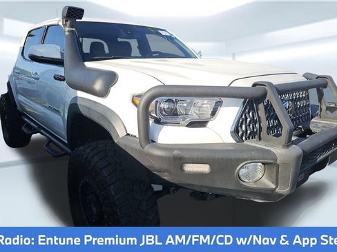 Used 2019 Toyota Tacoma TRD Off-Road AWD/4WD image 6