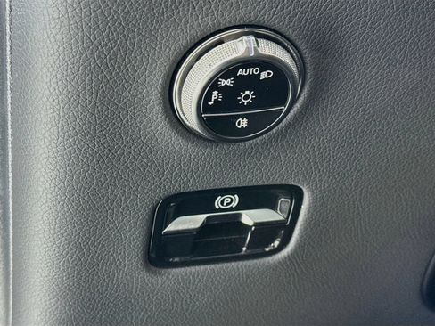 Used 2026 Mercedes-Benz GLC 300 image 11
