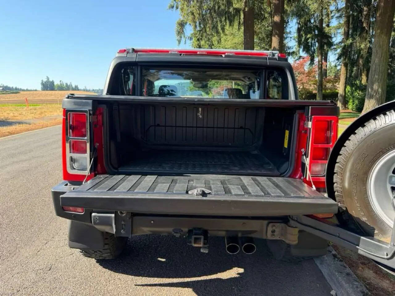 Used 2005 HUMMER H2 SUT w/ Preferred Equipment Group AWD/4WD image 30