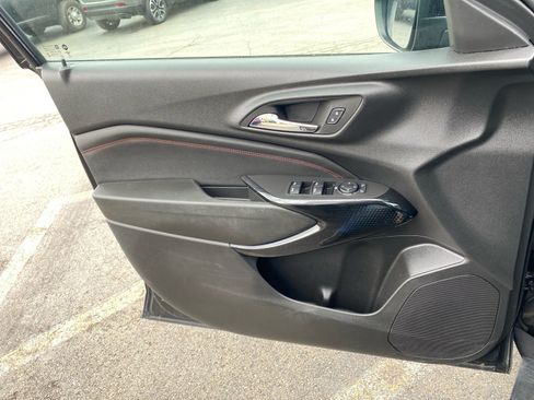 Used 2024 Chevrolet Trax RS w/ Sunroof Package FWD image 36