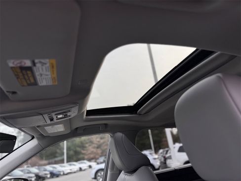 Used 2020 Toyota Highlander XLE image 38