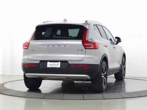 Used 2025 Volvo XC40 B5 Core image 12