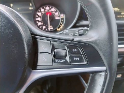 Used 2018 Alfa Romeo Stelvio AWD image 24