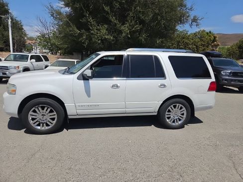 Used 2010 Lincoln Navigator 2WD image 2