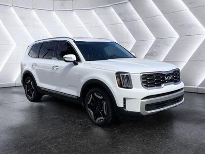 Used 2023 Kia Telluride S w/ S Sunroof Package