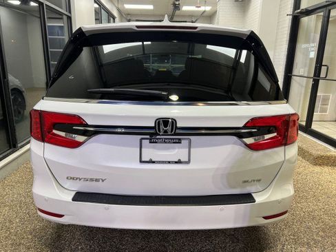 Used 2023 Honda Odyssey Elite image 3