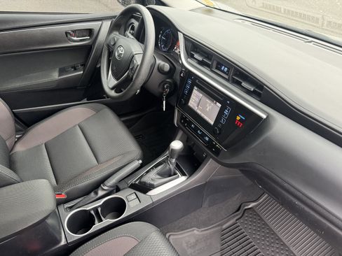 Used 2018 Toyota Corolla LE image 19