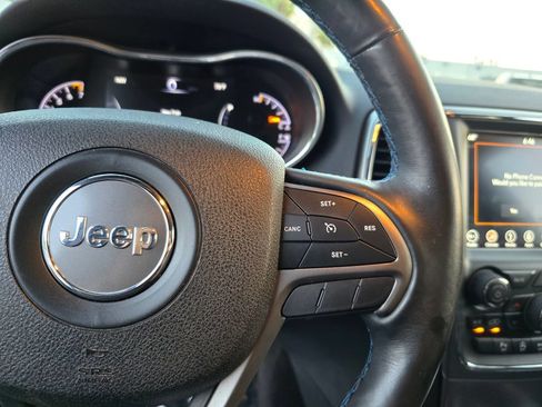 Certified 2018 Jeep Grand Cherokee Laredo AWD/4WD image 18