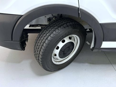 Used 2025 Ford Transit 250 148 Medium Roof RWD image 22