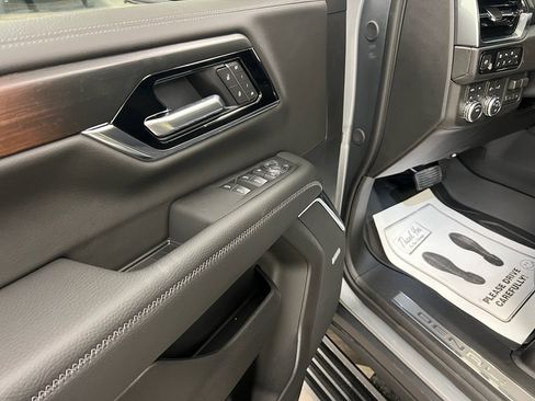 New 2026 GMC Yukon XL Denali w/ Denali Reserve Package AWD/4WD image 7
