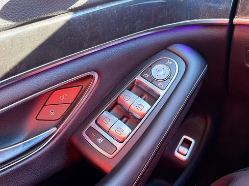 Used 2019 Mercedes-Benz S 560 4MATIC Sedan image 9