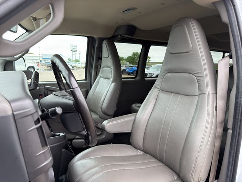 Used 2022 Chevrolet Express 3500 LS RWD image 2