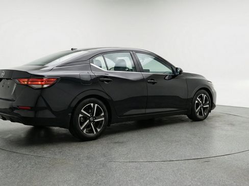 Used 2025 Nissan Sentra SV FWD image 9